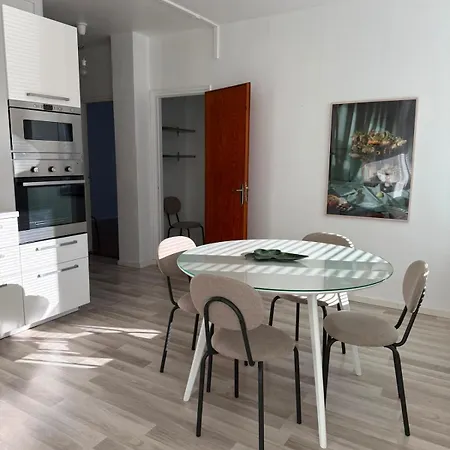 شقة Spacious And Cozy Two-bedroom In The Center
